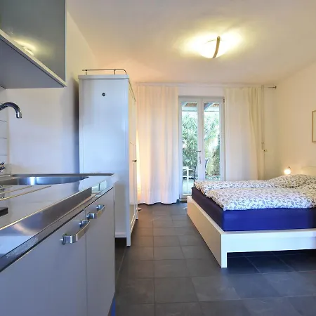 Apartment Modern With Garden In *
