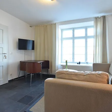 Apartment Modern With Garden In